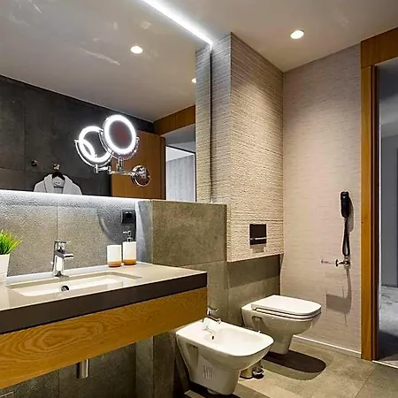 Continental Ξενοδοχείο 4*