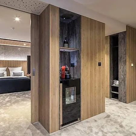 Continental 4*